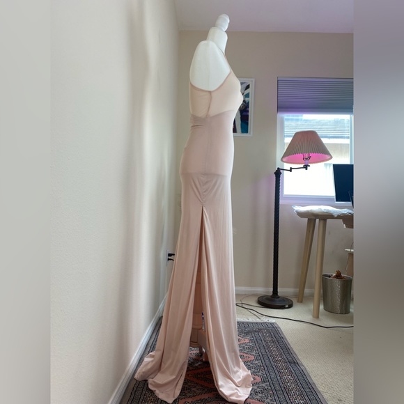 β¨House of CBβ¨ Aurelia Blush Halter Maxi Dress Size S - Picture 10 of 17